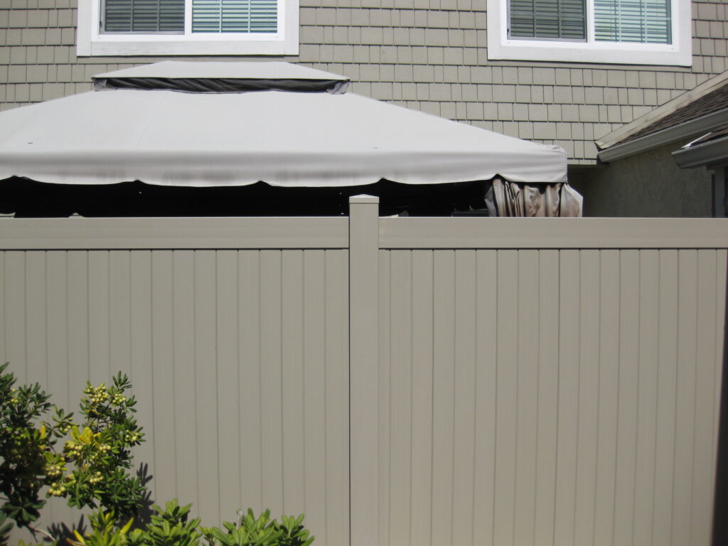 Clay vinyl privacy fence by Alpine Fence Company.