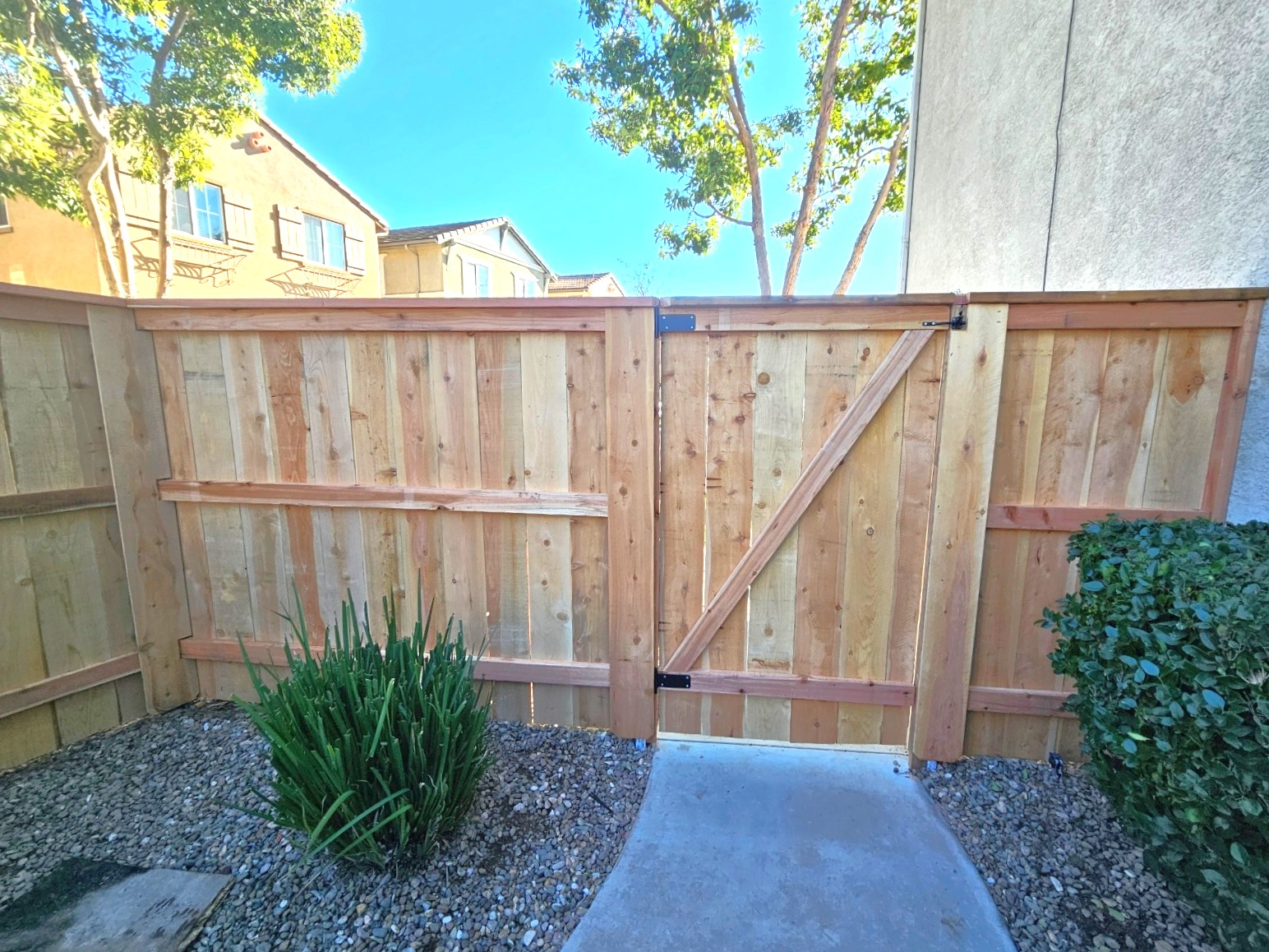 Cap and trim fence with covered steel posts by Alpine Fence Company.