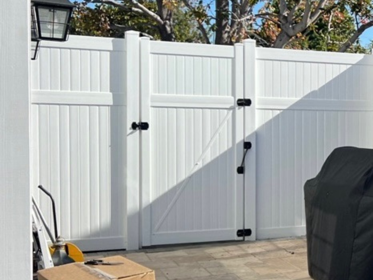8' tall white privacy vinyl fence and gate by Alpine Fence Company.